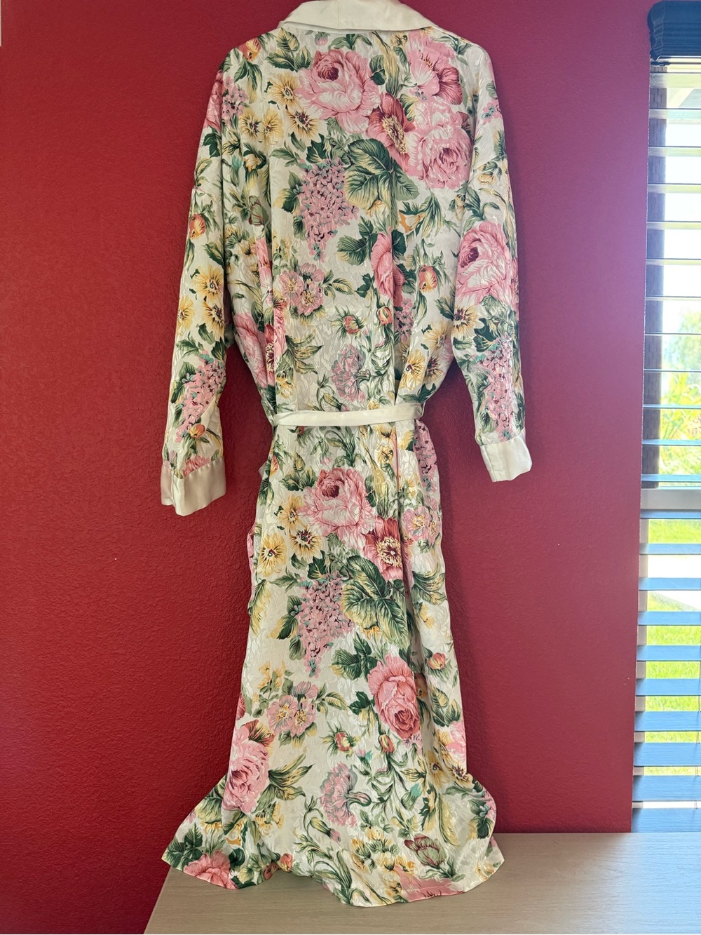 L.A intimates robe - Picture 5 of 8